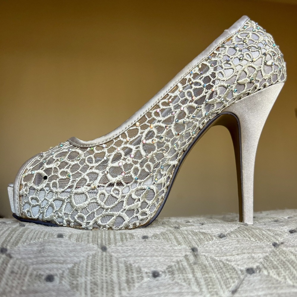 Lady Couture Ivy Peep Toe Silver Lace Mesh Stiletto Heels NIB Women's EU 38 US 7